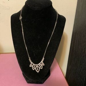 Very sparkly necklace 18”